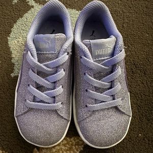 Like new! Purple sparkly pumas size 7-8
